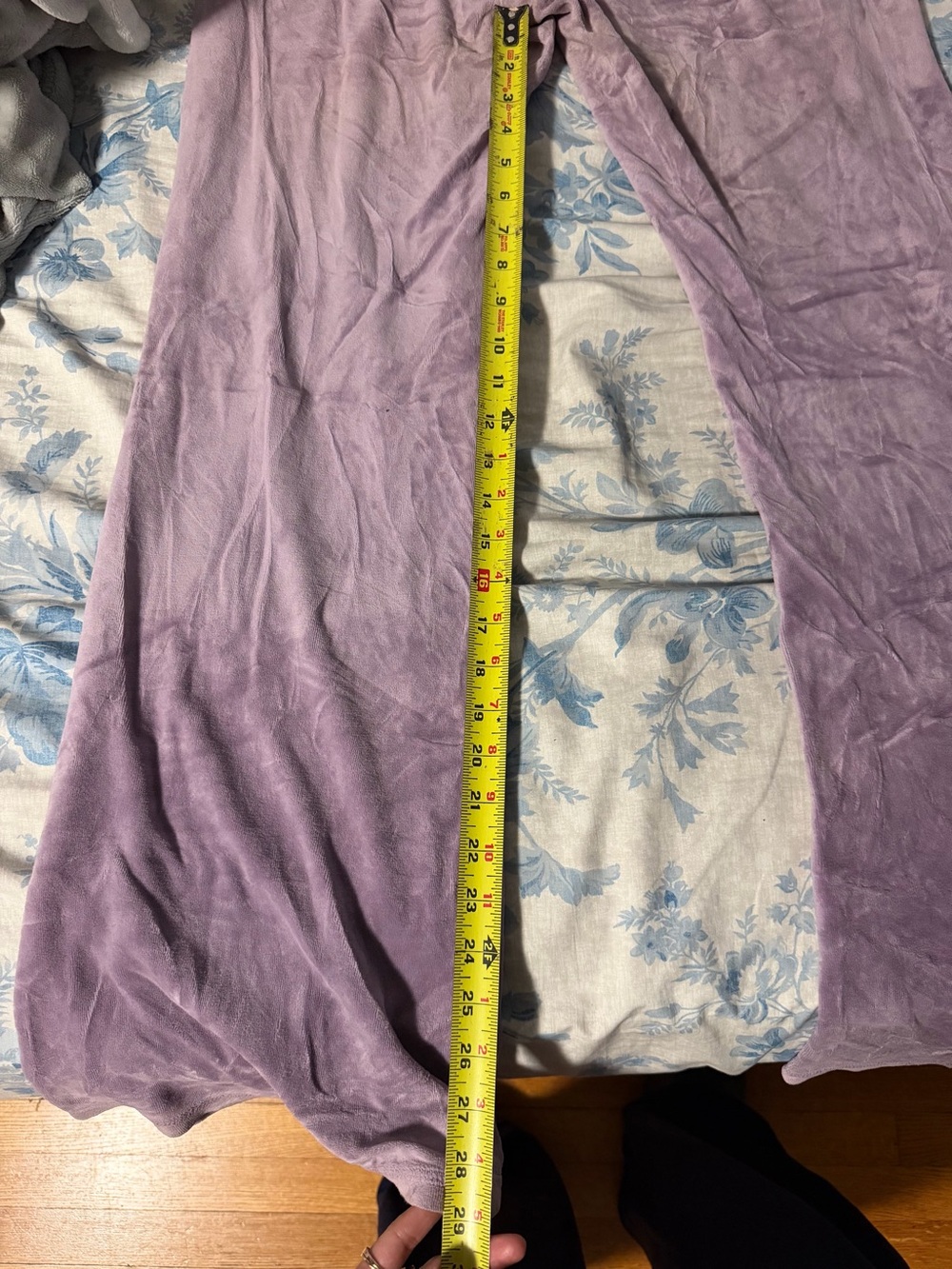 Juicy Couture lilac Velour Pants - Picture 3 of 6